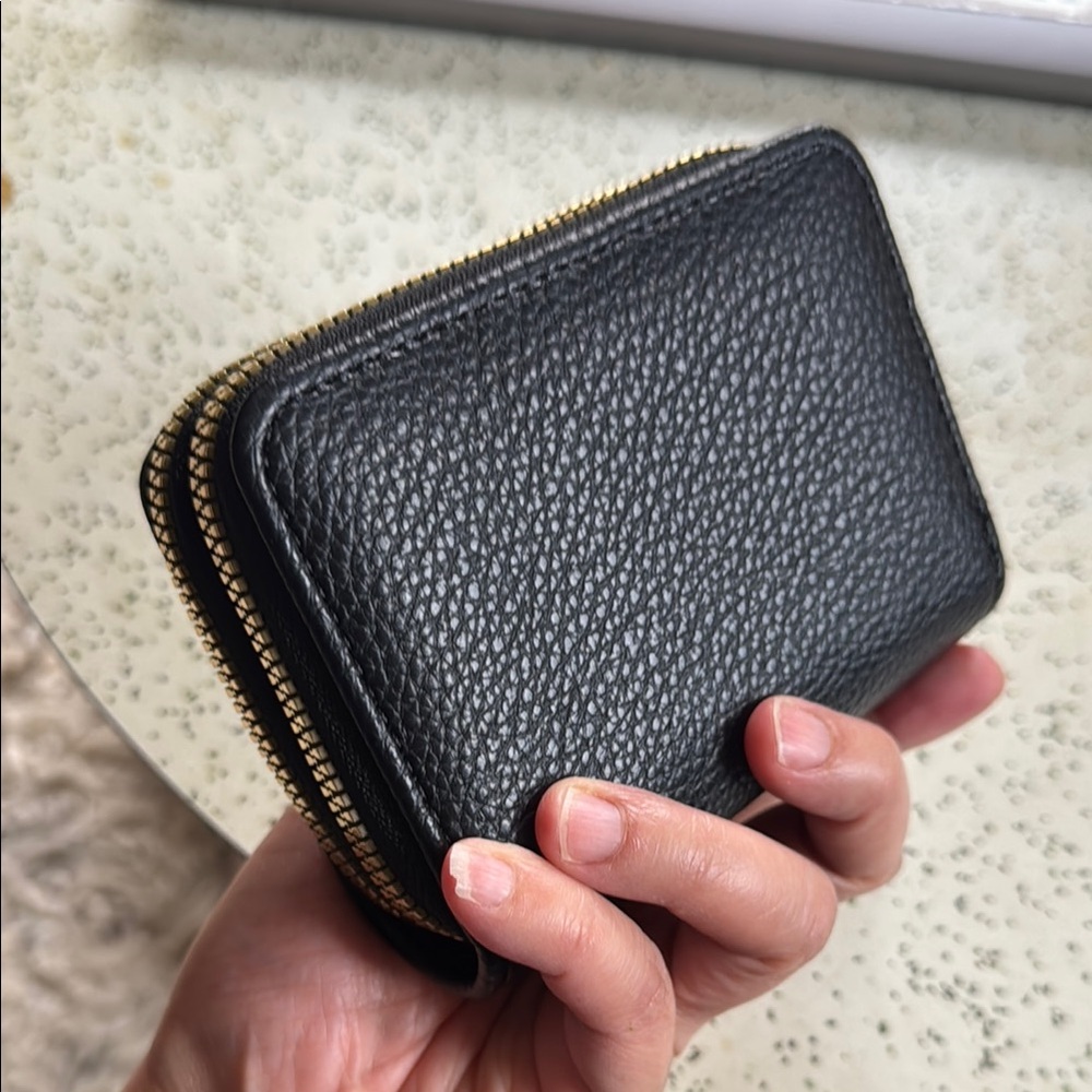Black zippered organizer with Pompompurin Design - Picture 8 of 9